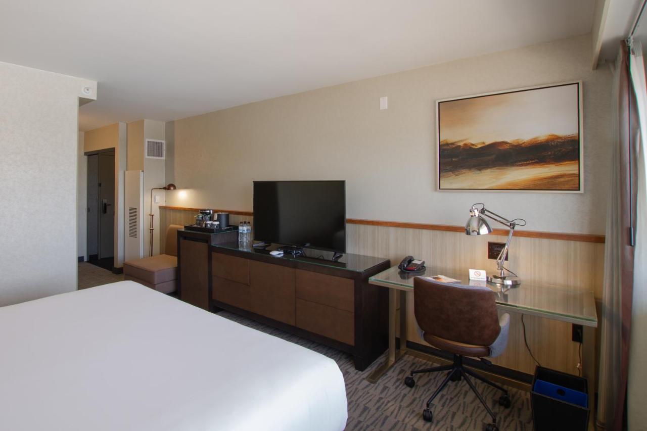 Deluxe King Room at Miyako Hotel Los Angeles