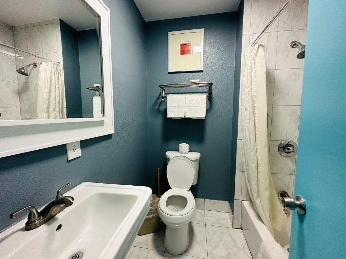 | Casa Blanca Inn & Suites Whittier
