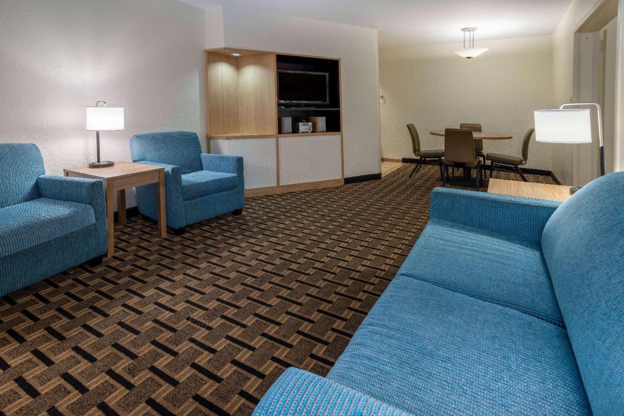 Suite with Two Queen Beds - Non-Smoking at Hotel Carolina