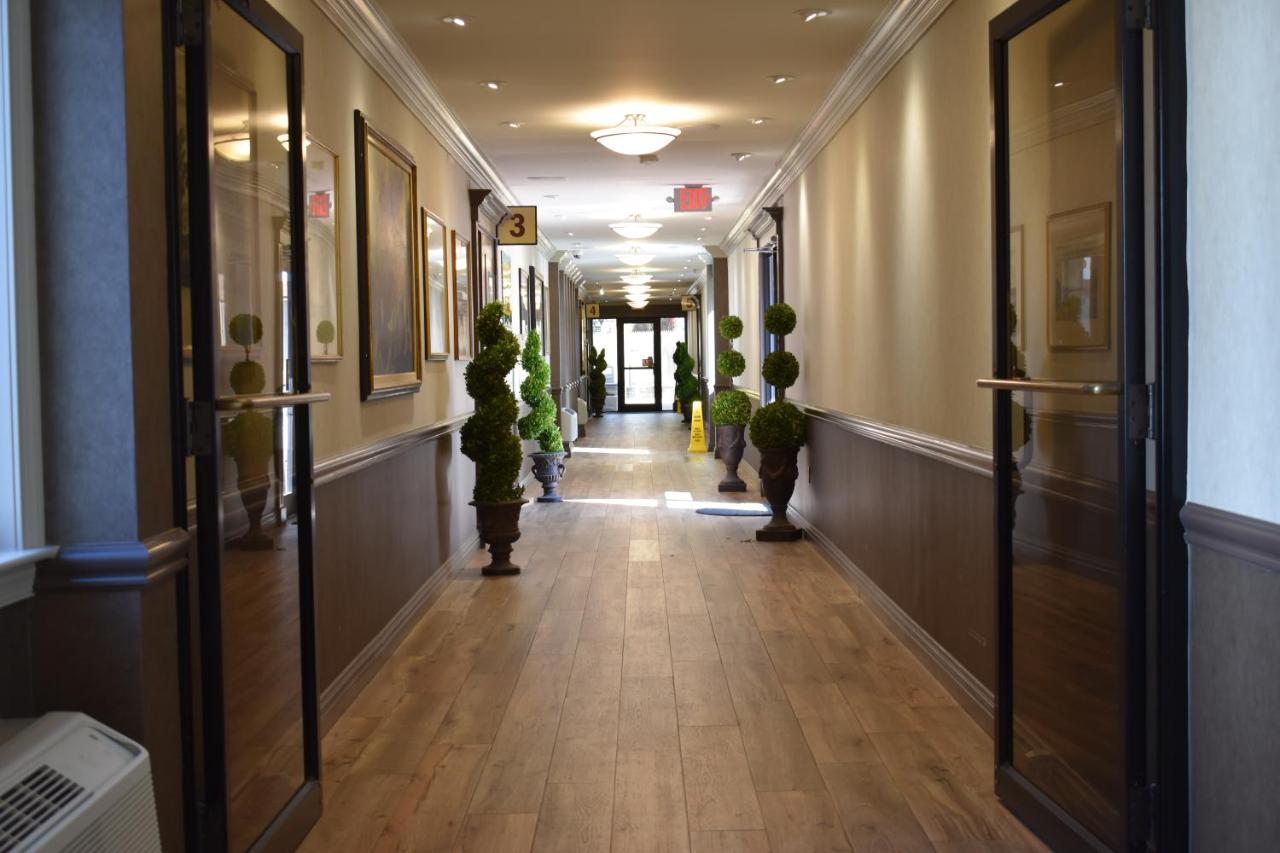 | East Norwich Inn