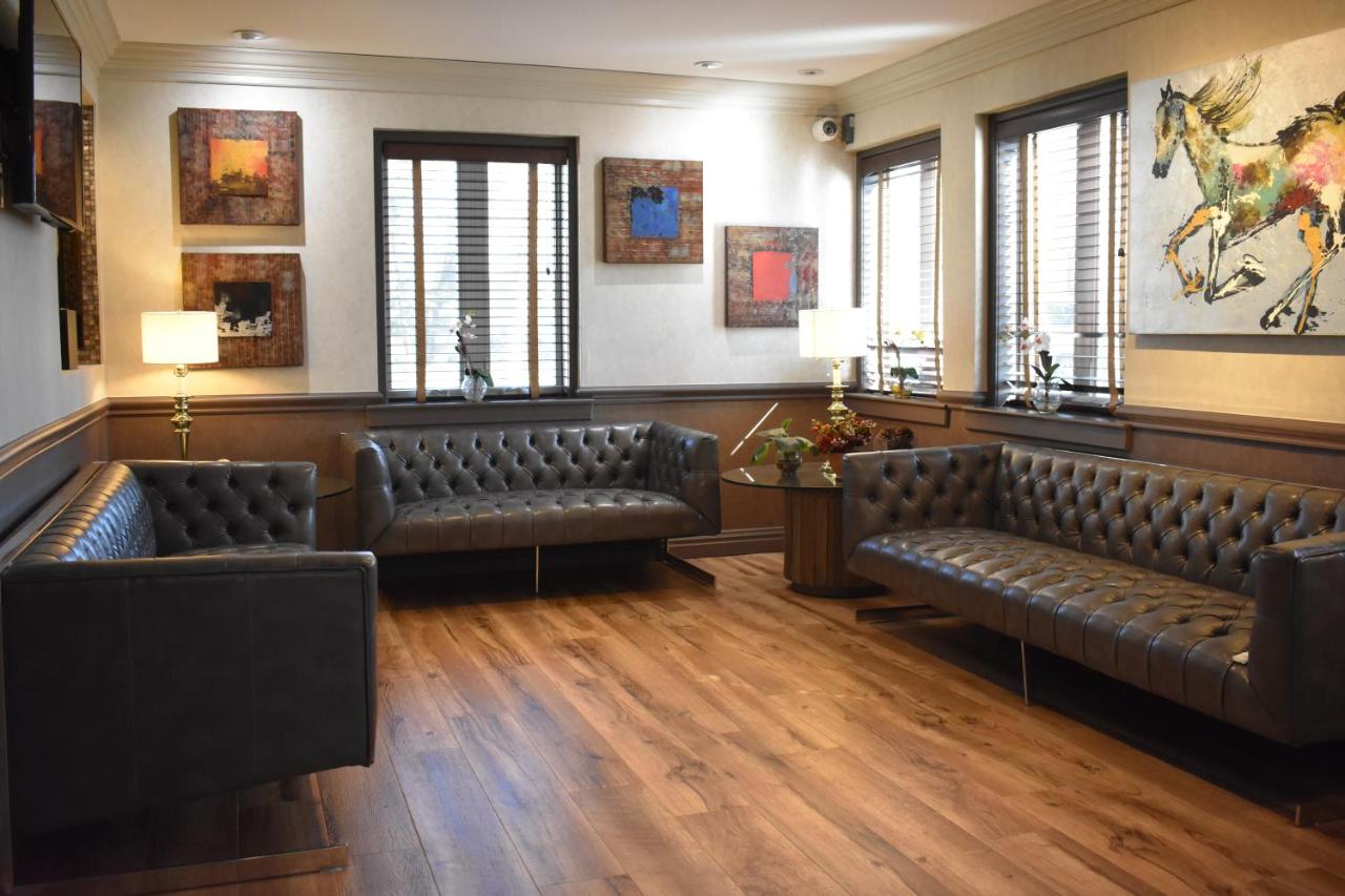 | East Norwich Inn