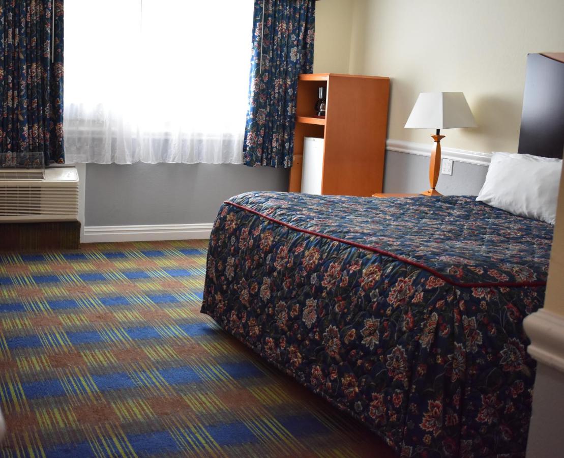 | East Norwich Inn