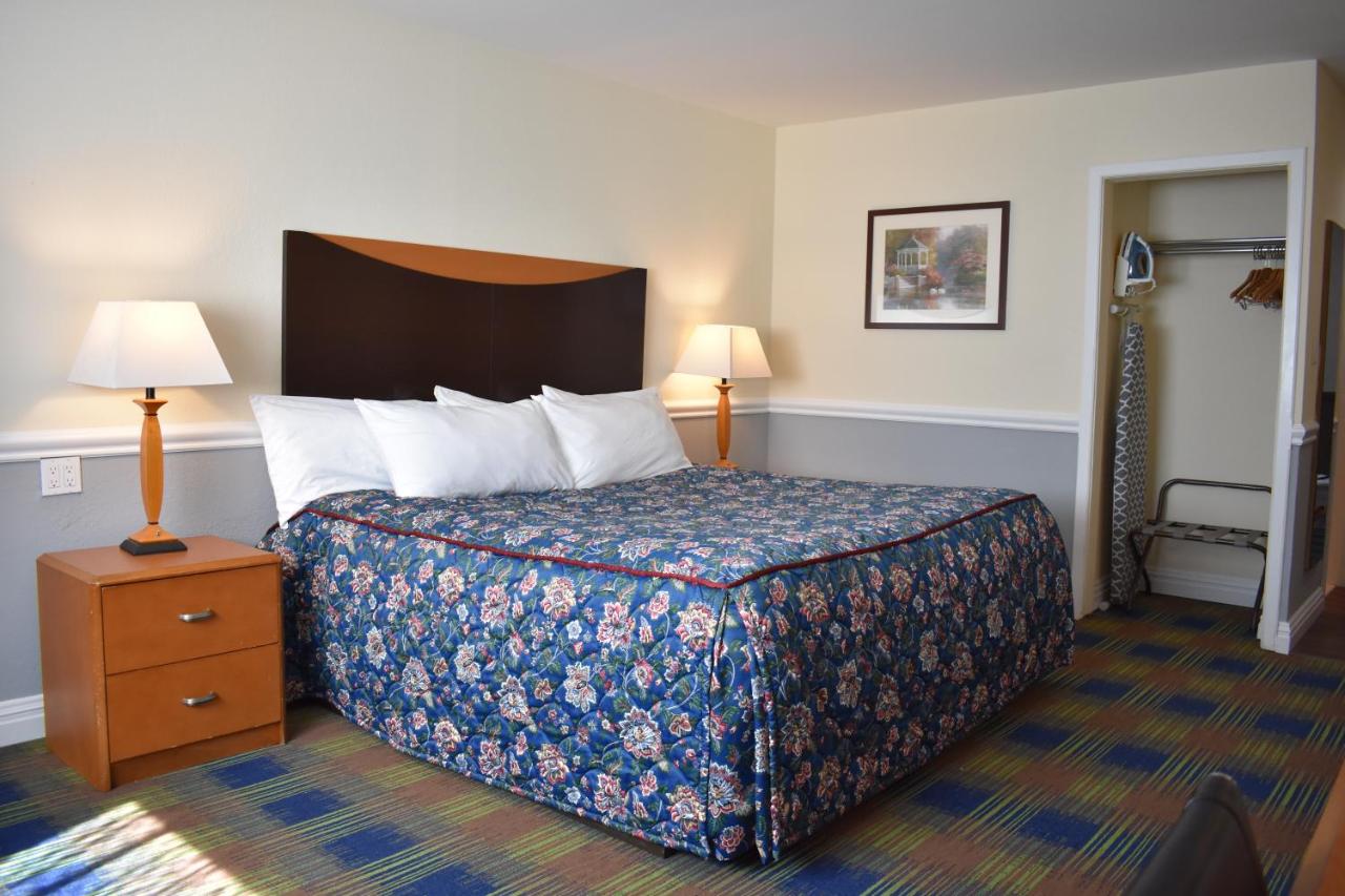 | East Norwich Inn