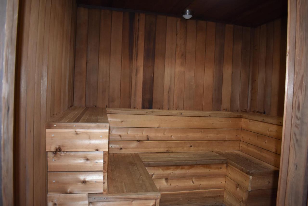 | East Norwich Inn