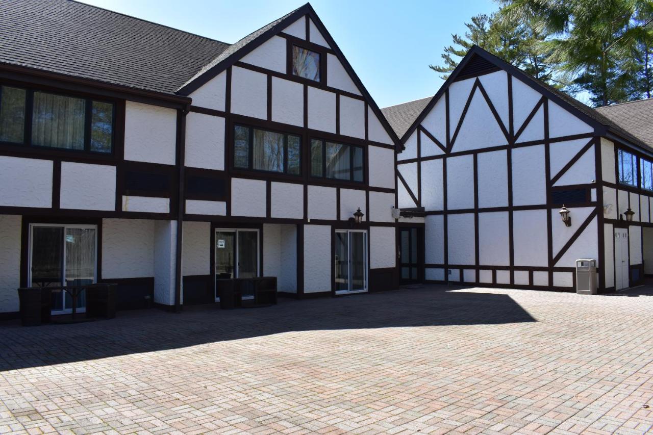 | East Norwich Inn