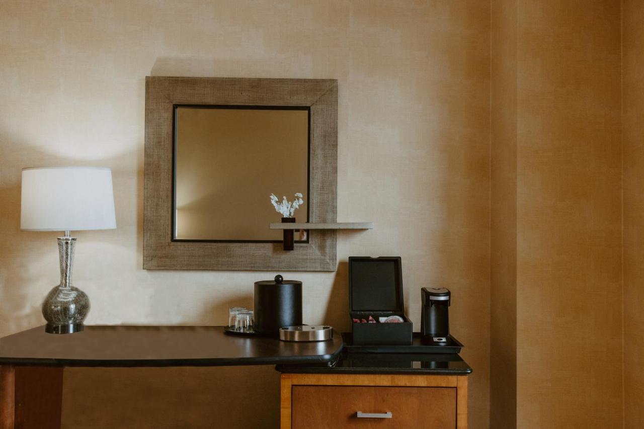 Executive King or Double Room at The Lincoln Marriott Cornhusker Hotel