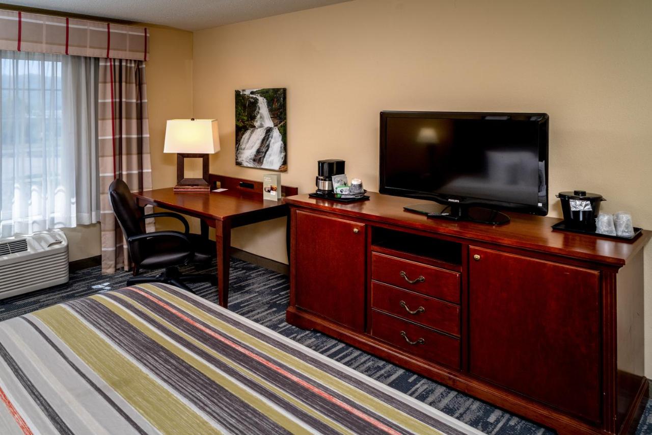 King Room - Disability Access/Non-Smoking at Country Inn & Suites by Radisson, Charleston South, WV