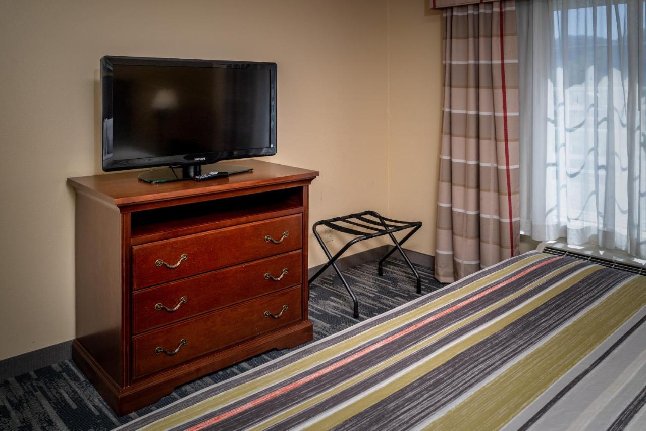 One-Bedroom King Suite - Non-Smoking at Country Inn & Suites by Radisson, Charleston South, WV