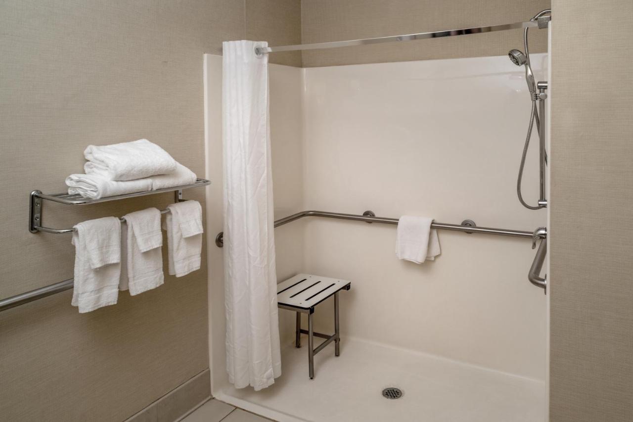 King Room - Disability Access/Non-Smoking at Country Inn & Suites by Radisson, Charleston South, WV