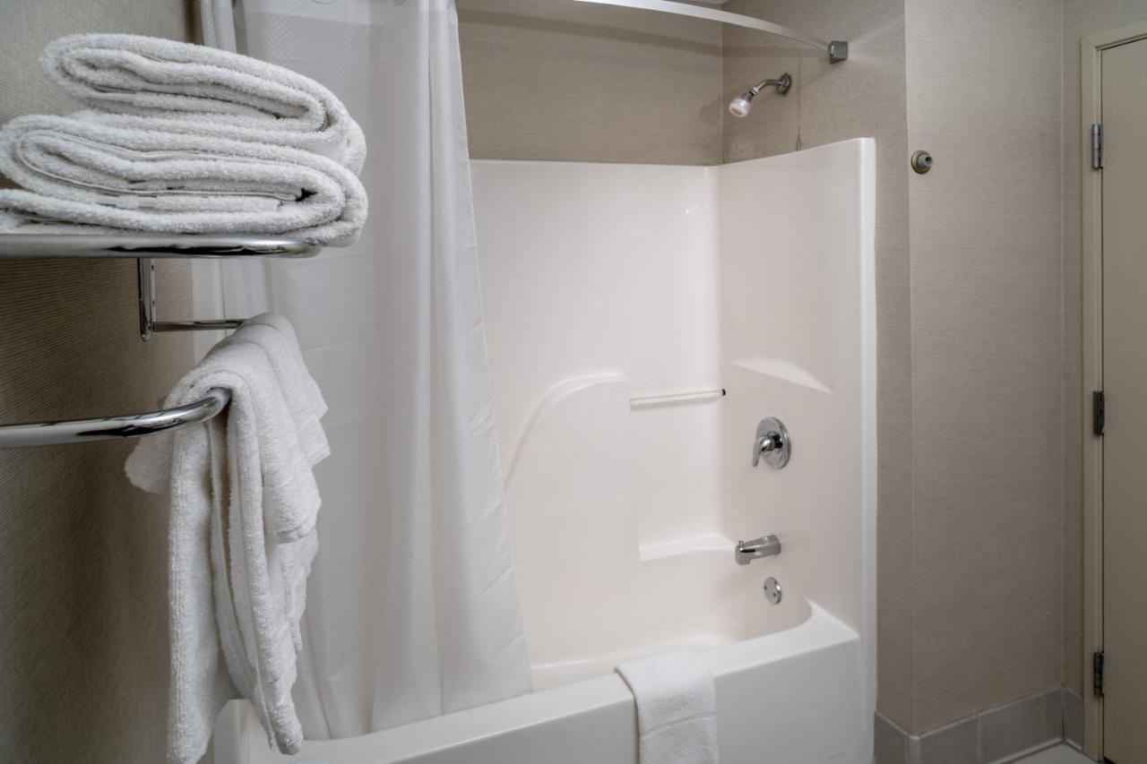 Queen Room with Two Queen Beds - Pet Friendly/Non-Smoking at Country Inn & Suites by Radisson, Charleston South, WV