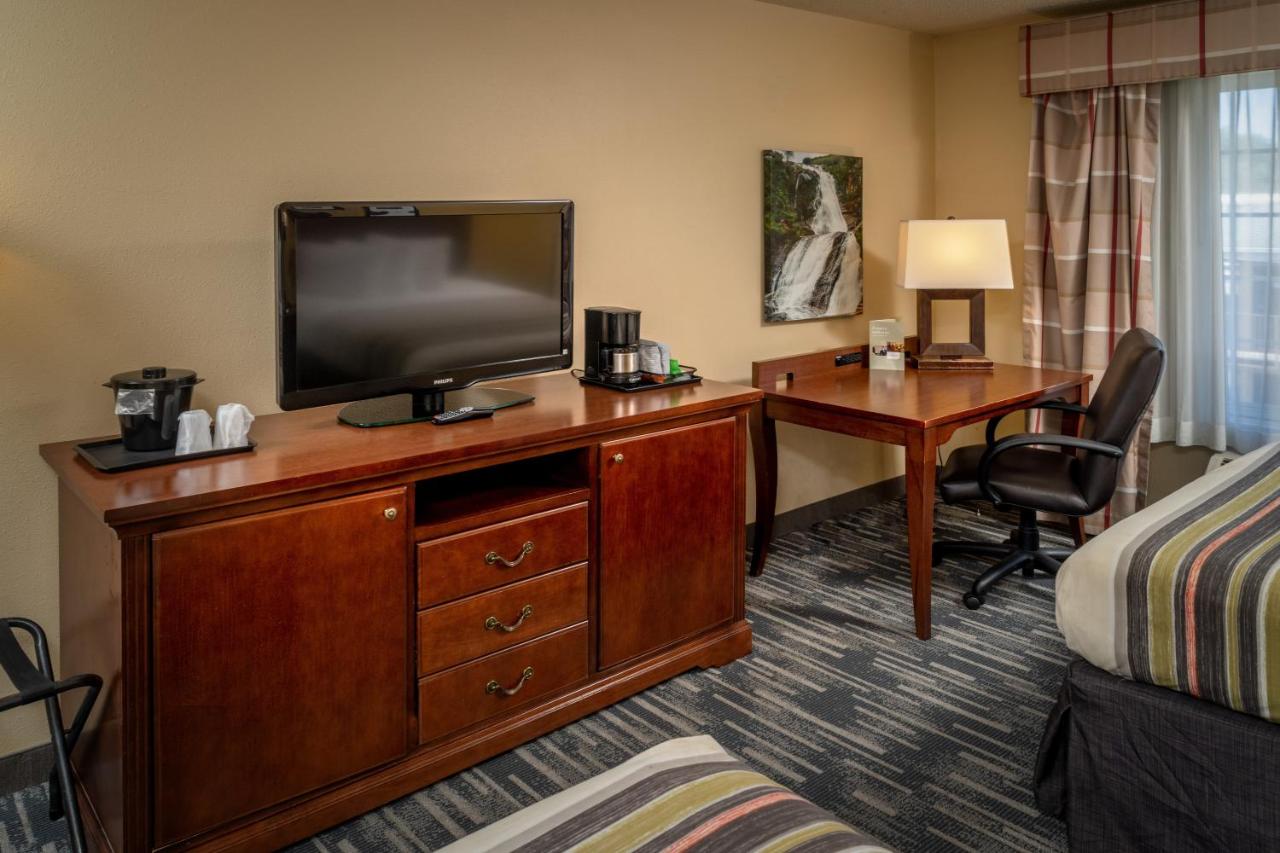 Queen Room with Two Queen Beds - Pet Friendly/Non-Smoking at Country Inn & Suites by Radisson, Charleston South, WV