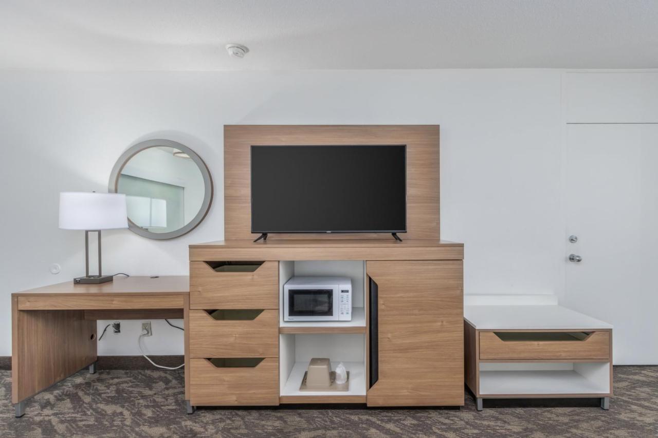 Queen Room with Two Queen Beds at Crossroads Inn & Suites