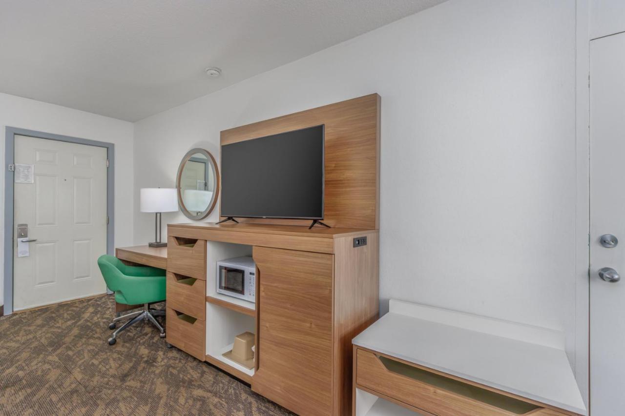 Queen Room with Two Queen Beds at Crossroads Inn & Suites