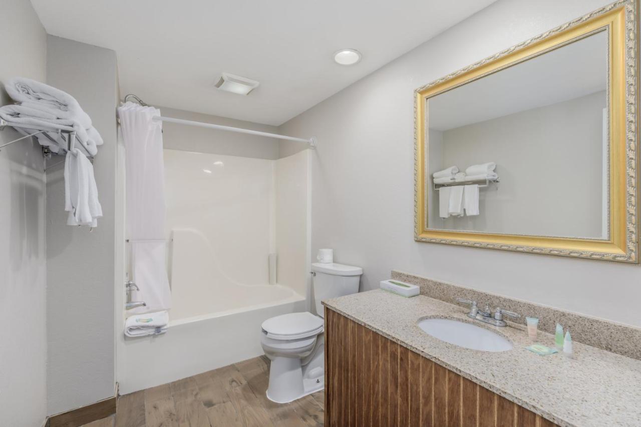 Apartment at Crossroads Inn & Suites