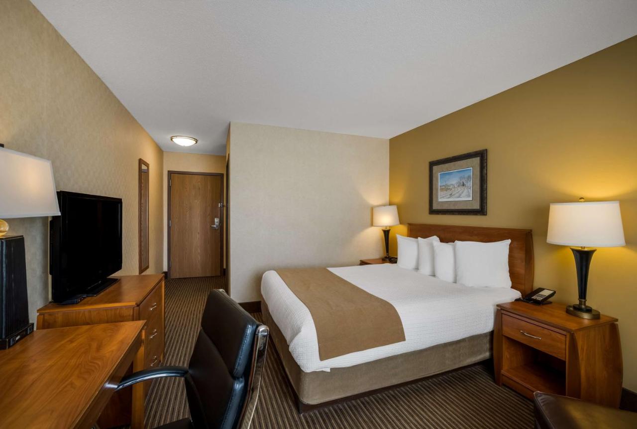 Queen Room - Non-Smoking at Best Western Vermillion Inn