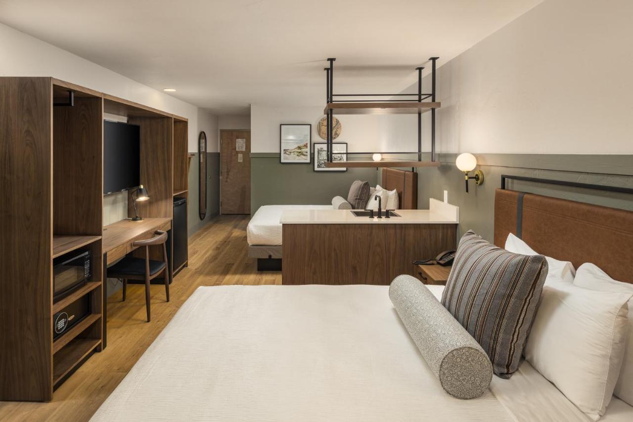 Junior Suite Two Queen beds at River Canyon Lodge