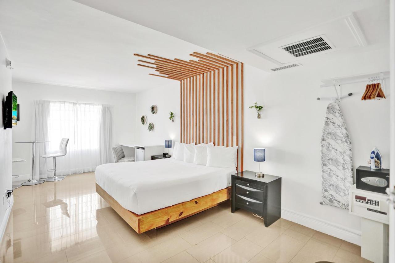 Deluxe King Studio ADA with Kitchen at Hotel Belleza