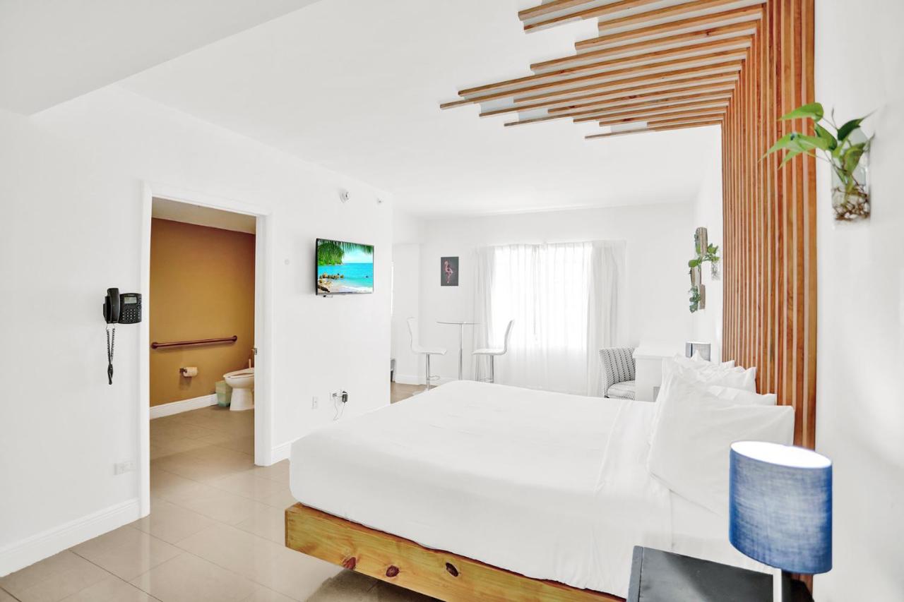 Deluxe King Studio ADA with Kitchen at Hotel Belleza