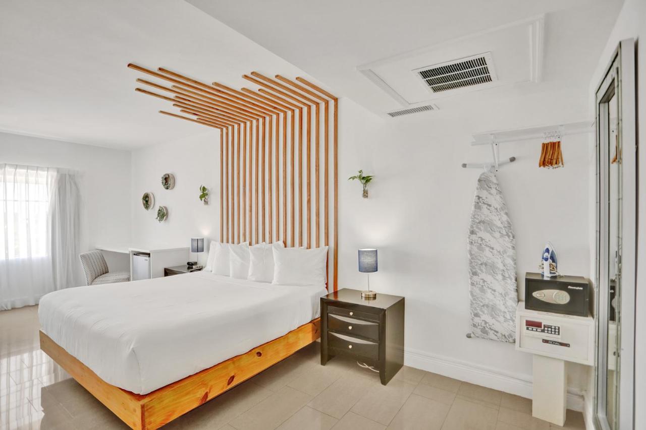 Deluxe King Studio ADA with Kitchen at Hotel Belleza