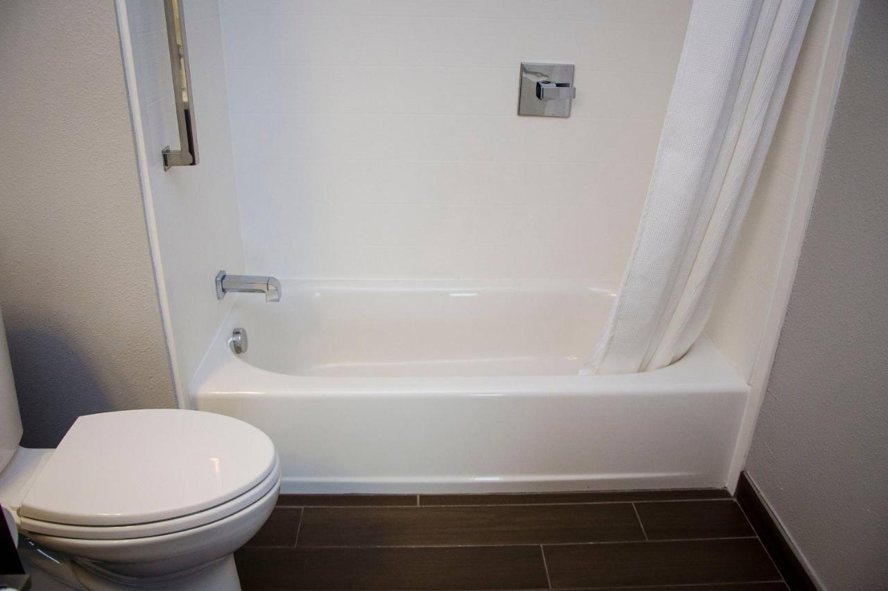 Queen Studio at TownePlace Suites Fort Worth University Area/Medical Center