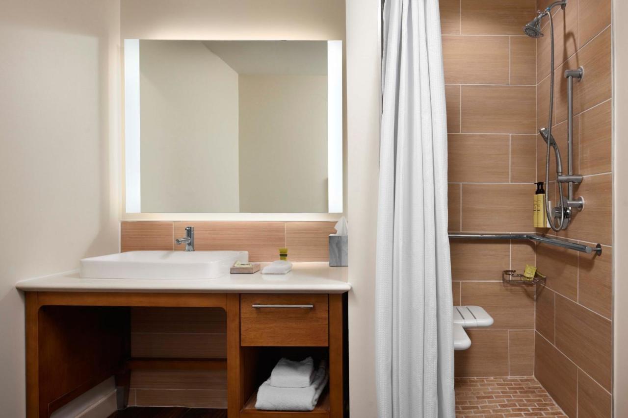 Standard King Room at Element by Marriott Baton Rouge South