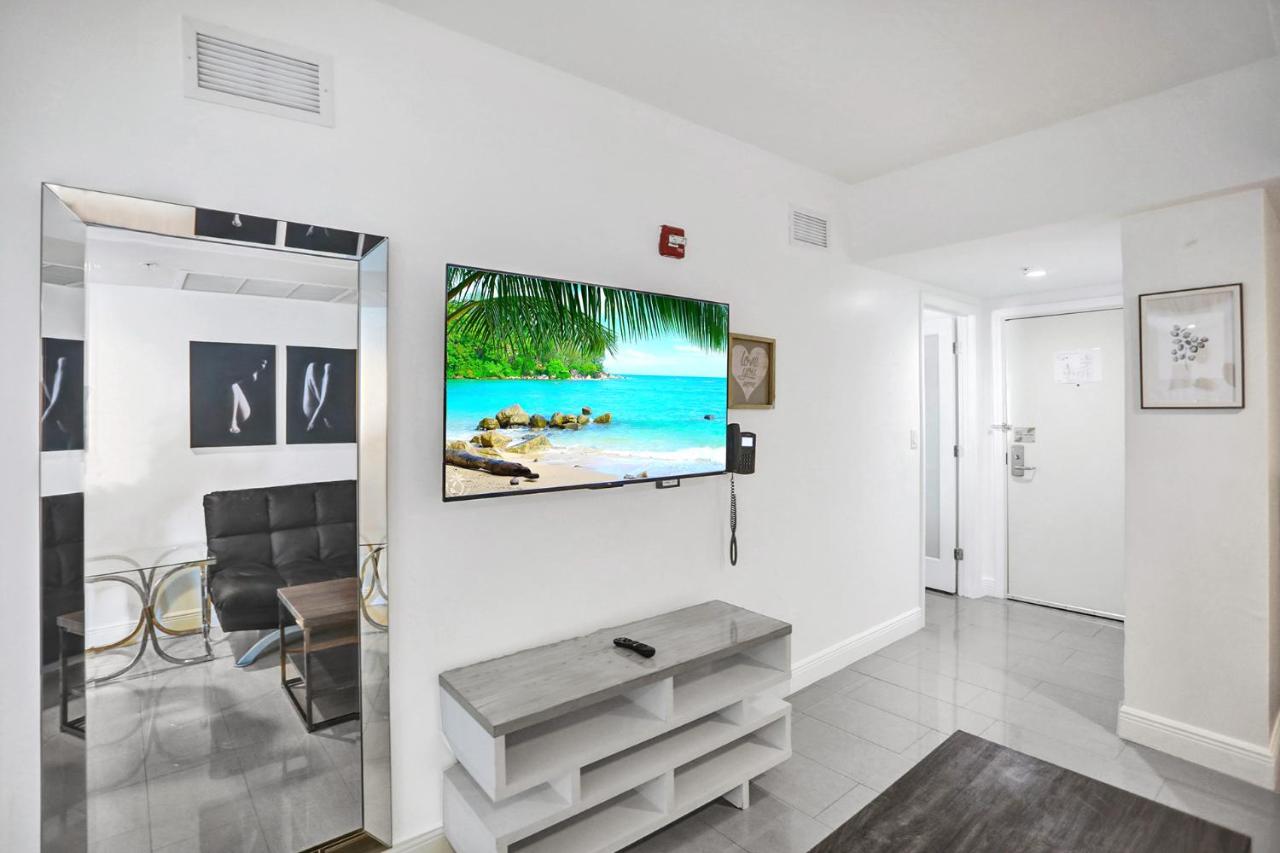 Premium Two-Bedroom Suite Courtyard View with Kitchen at Hotel Belleza