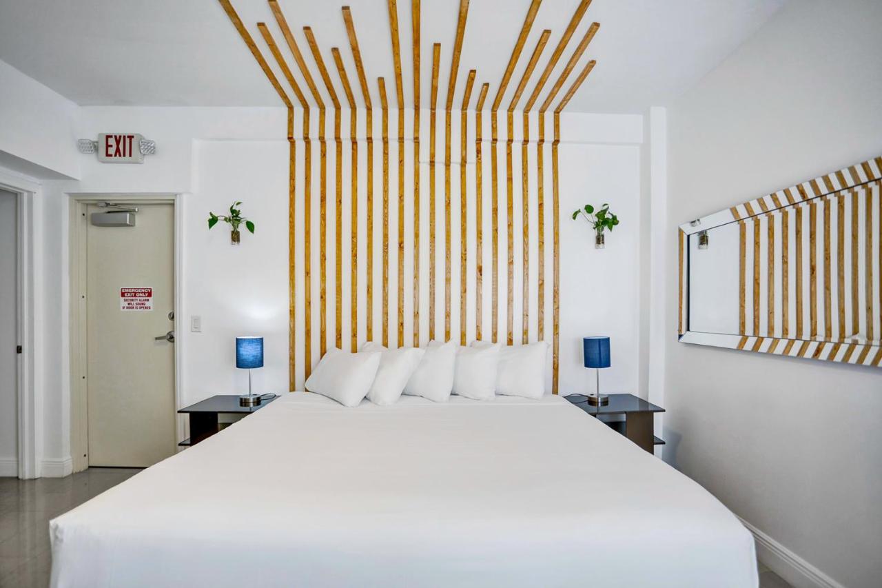 Premium Two-Bedroom Suite Courtyard View with Kitchen at Hotel Belleza