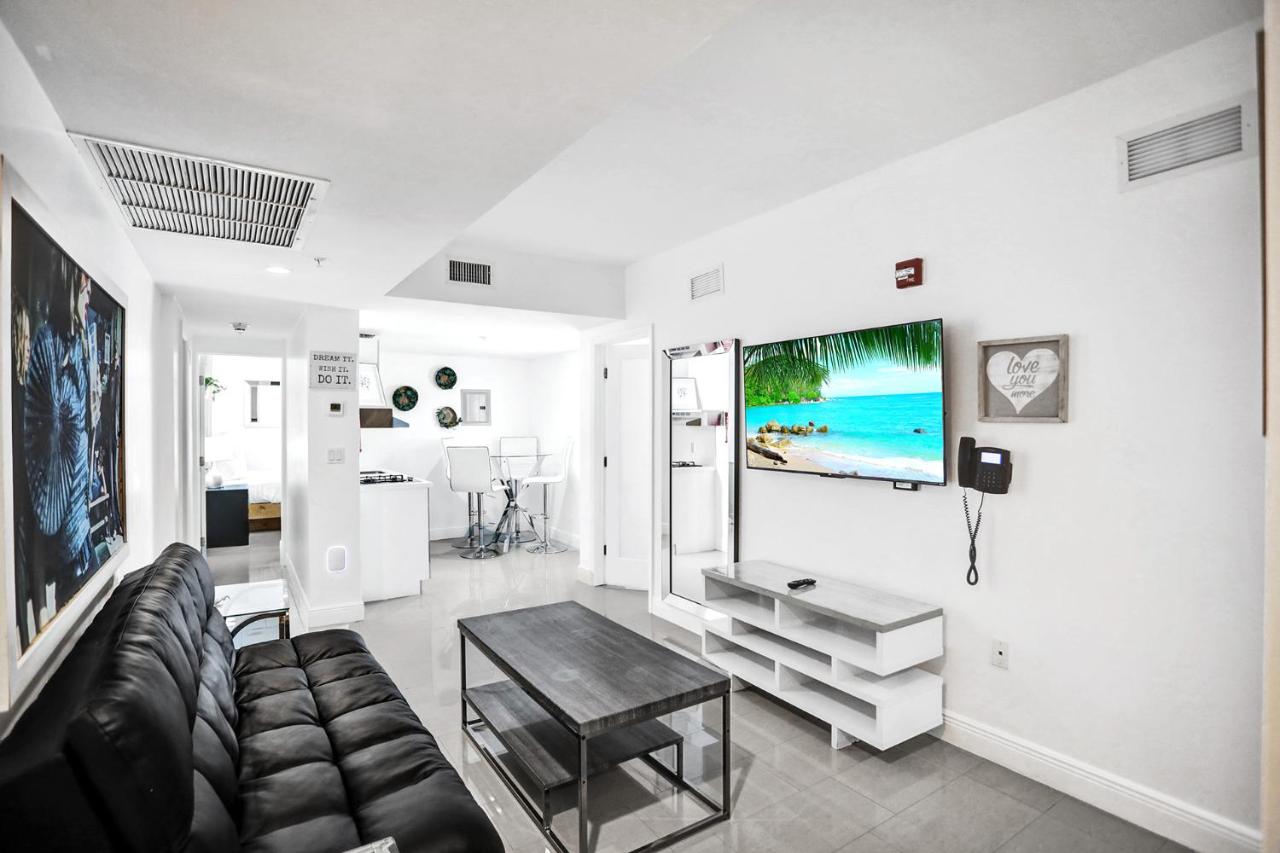 Premium Two-Bedroom Suite Courtyard View with Kitchen at Hotel Belleza