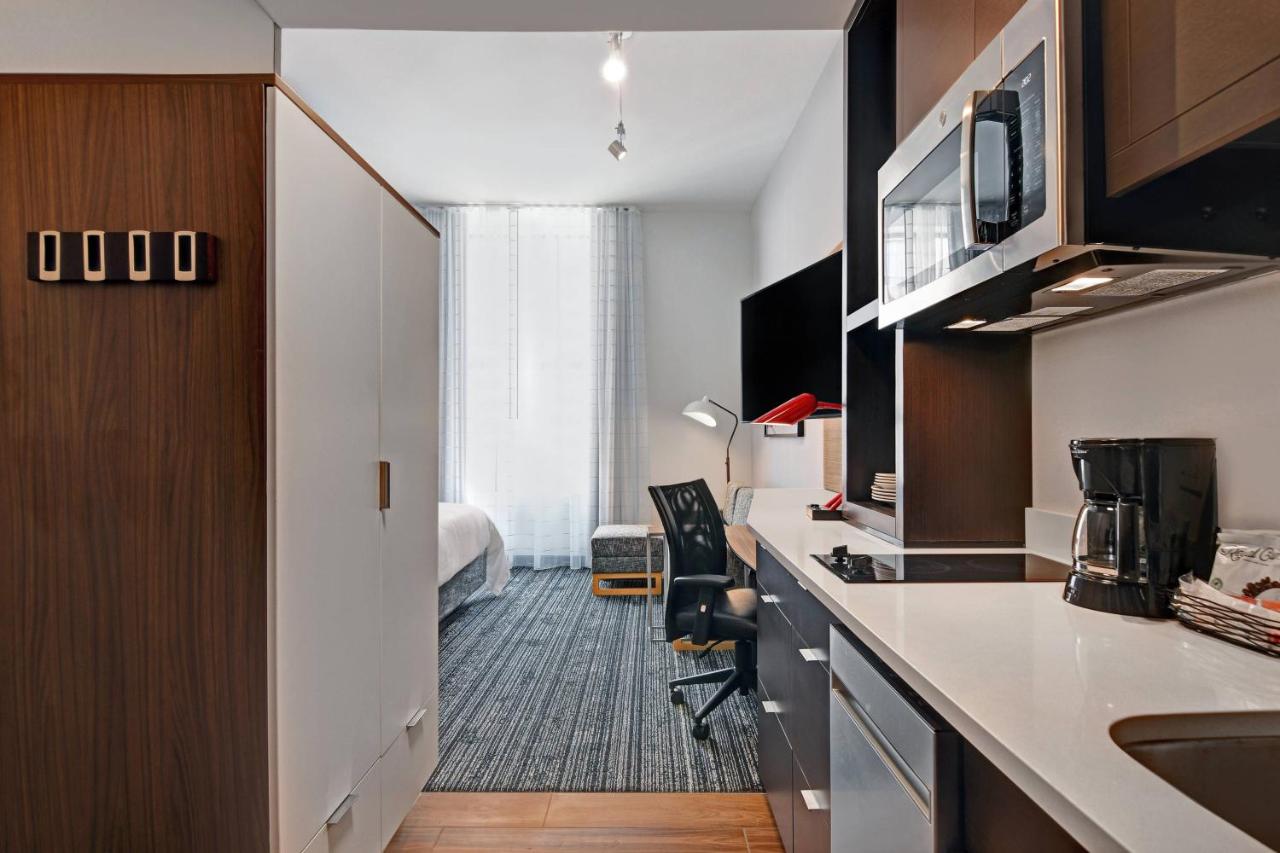 King Studio with Sofa Bed at TownePlace Suites by Marriott Cincinnati Downtown