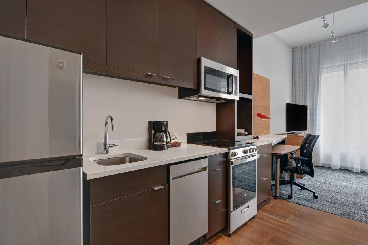 One-Bedroom King Suite with Sofa Bed at TownePlace Suites by Marriott Cincinnati Downtown
