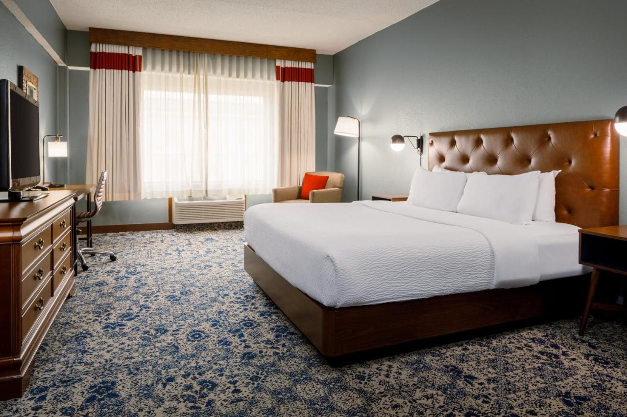 Guest Room, 1 King at Four Points by Sheraton Louisville Airport