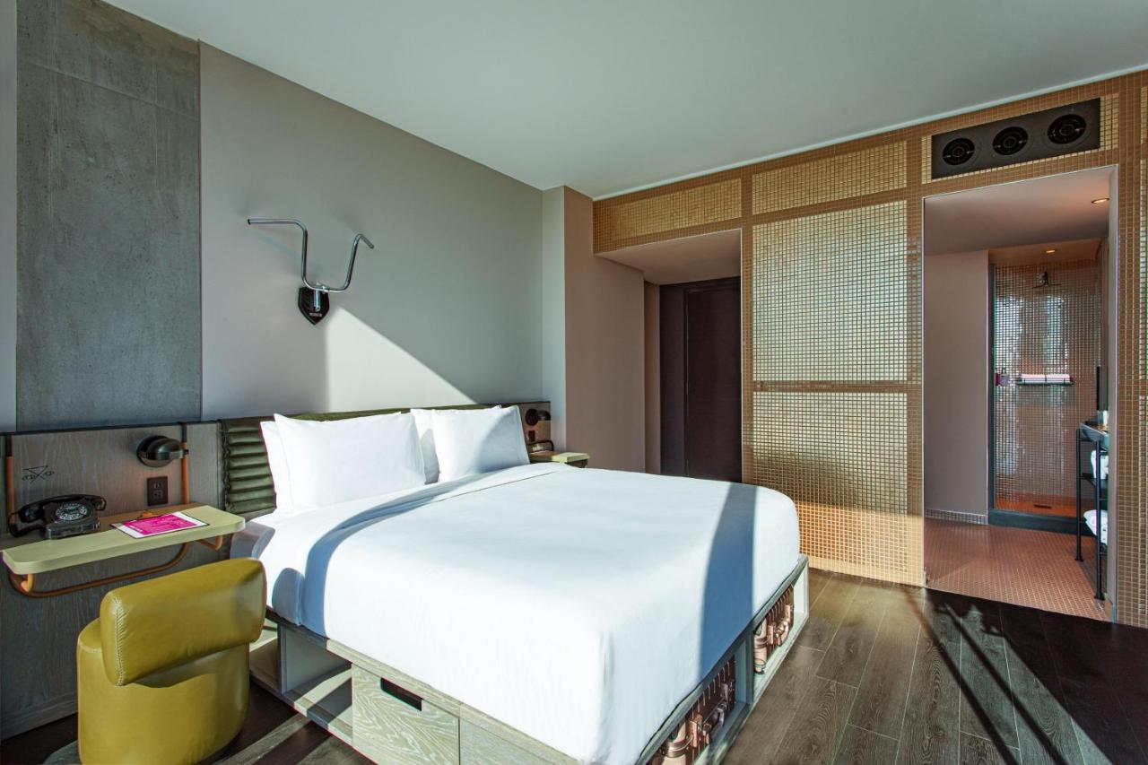 Corner King Room at Moxy Downtown Los Angeles