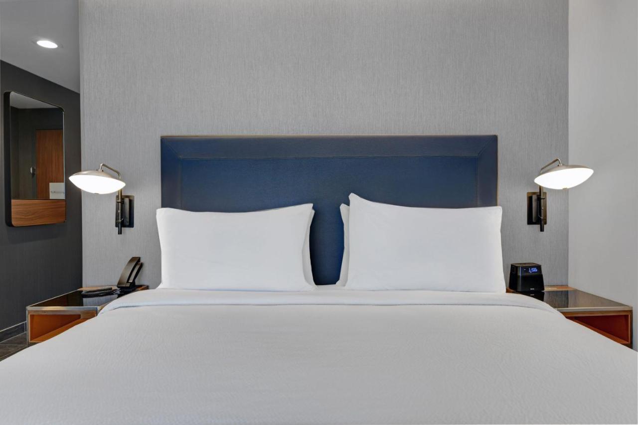 | Courtyard by Marriott Hamilton