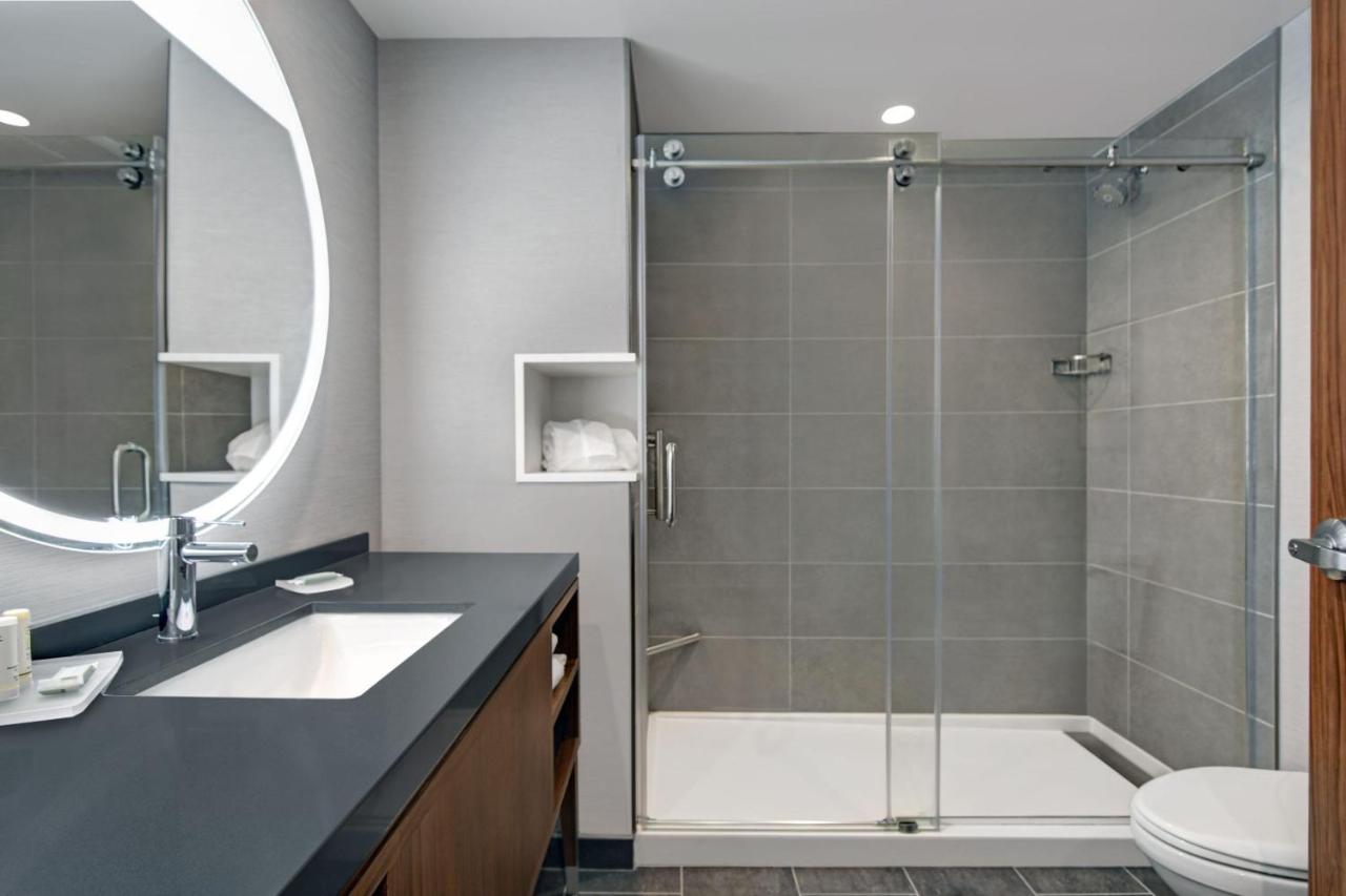 | Courtyard by Marriott Hamilton