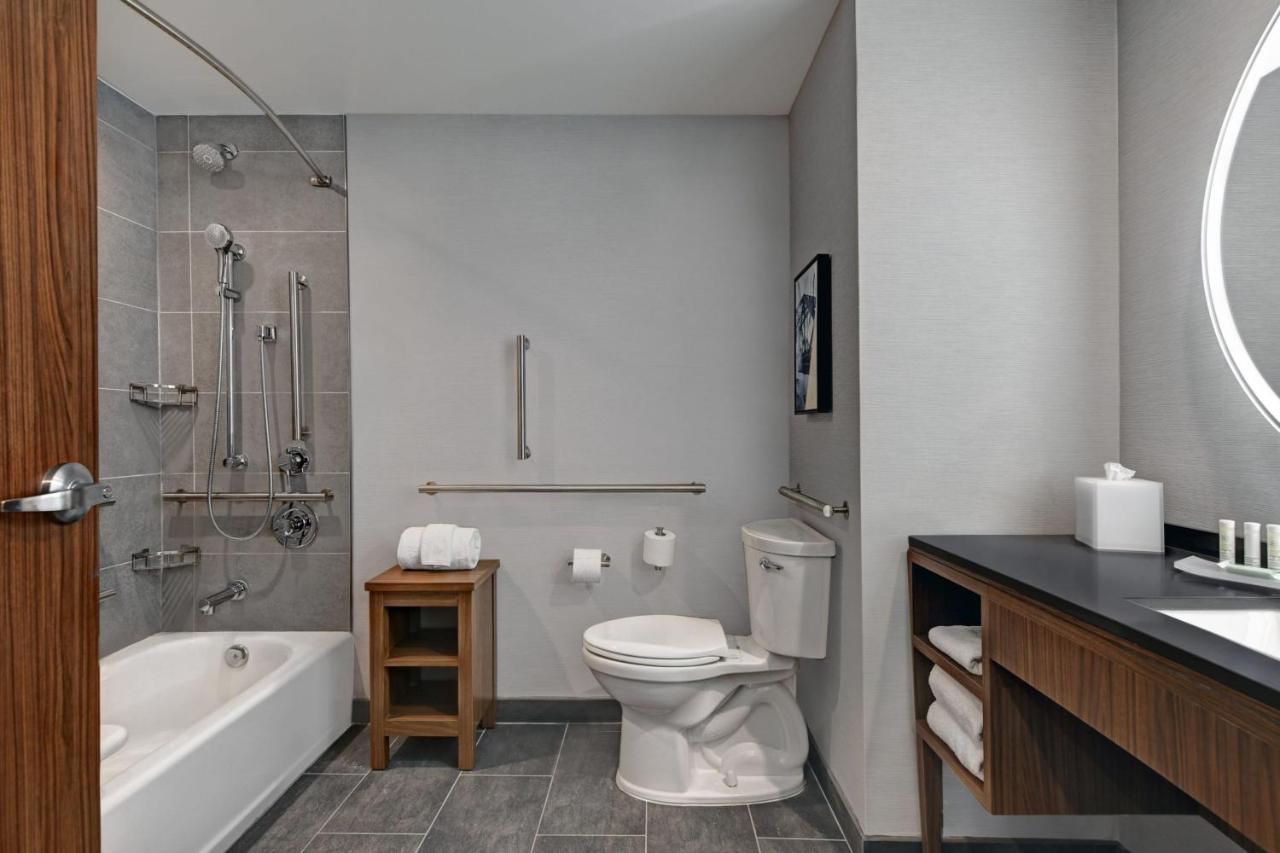 | Courtyard by Marriott Hamilton