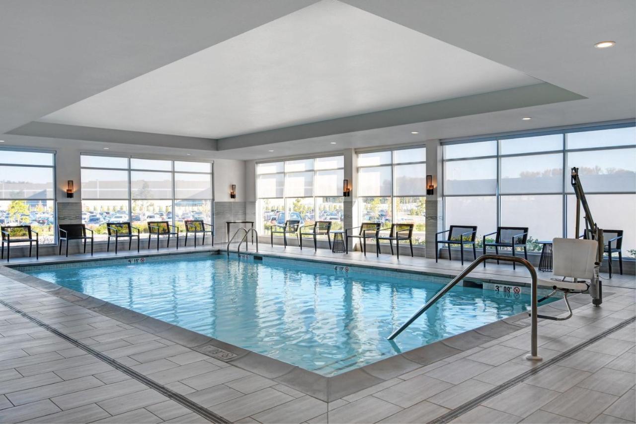 | Courtyard by Marriott Hamilton