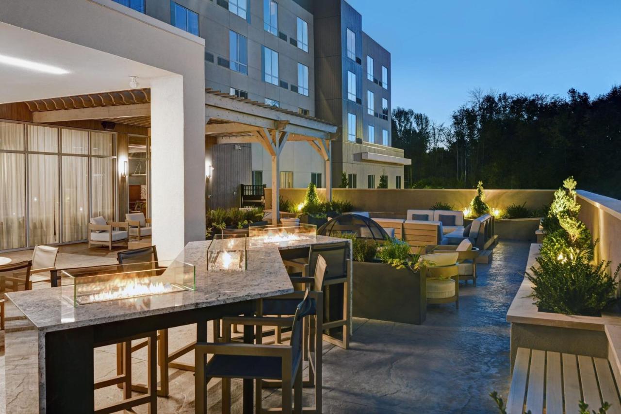 | Courtyard by Marriott Hamilton