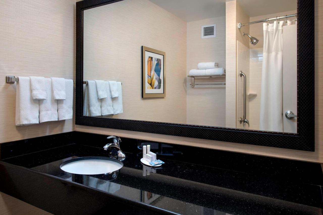 | Fairfield Inn & Suites Verona