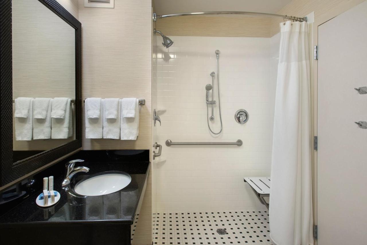 | Fairfield Inn & Suites Verona