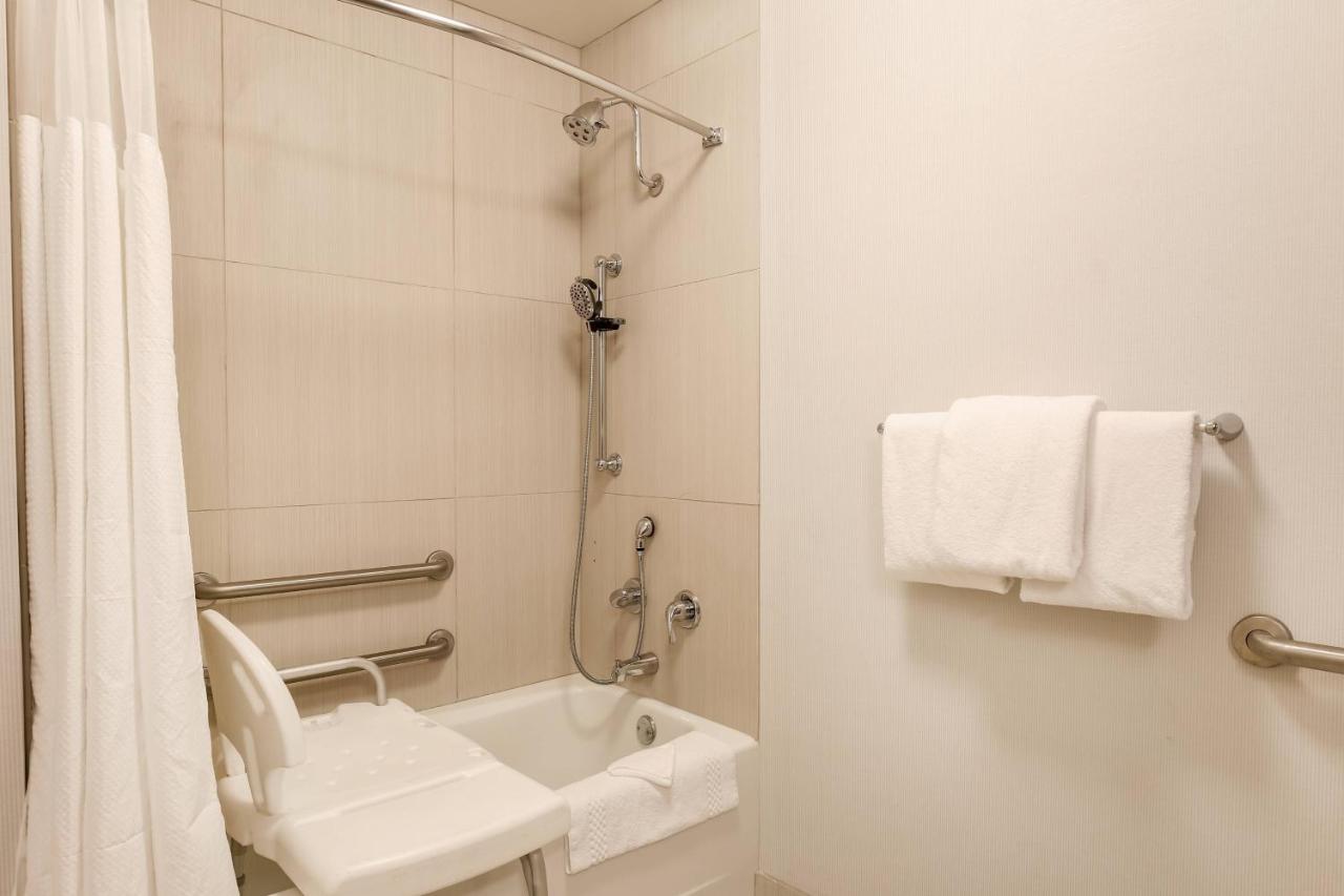| Courtyard by Marriott Pittsburgh Downtown