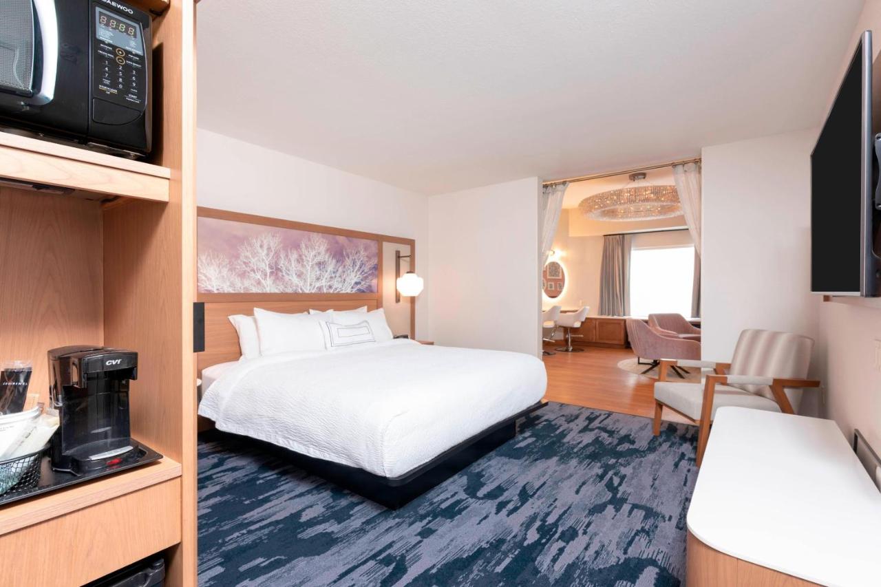 | Fairfield Inn & Suites by Marriott Fair Oaks Farms
