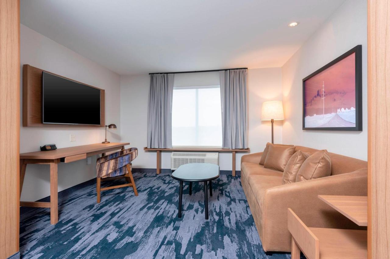 | Fairfield Inn & Suites by Marriott Fair Oaks Farms