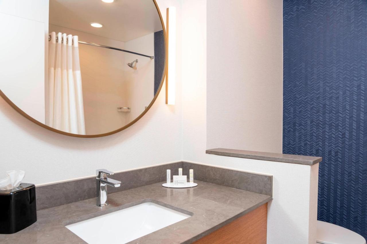 | Fairfield Inn & Suites by Marriott Fair Oaks Farms