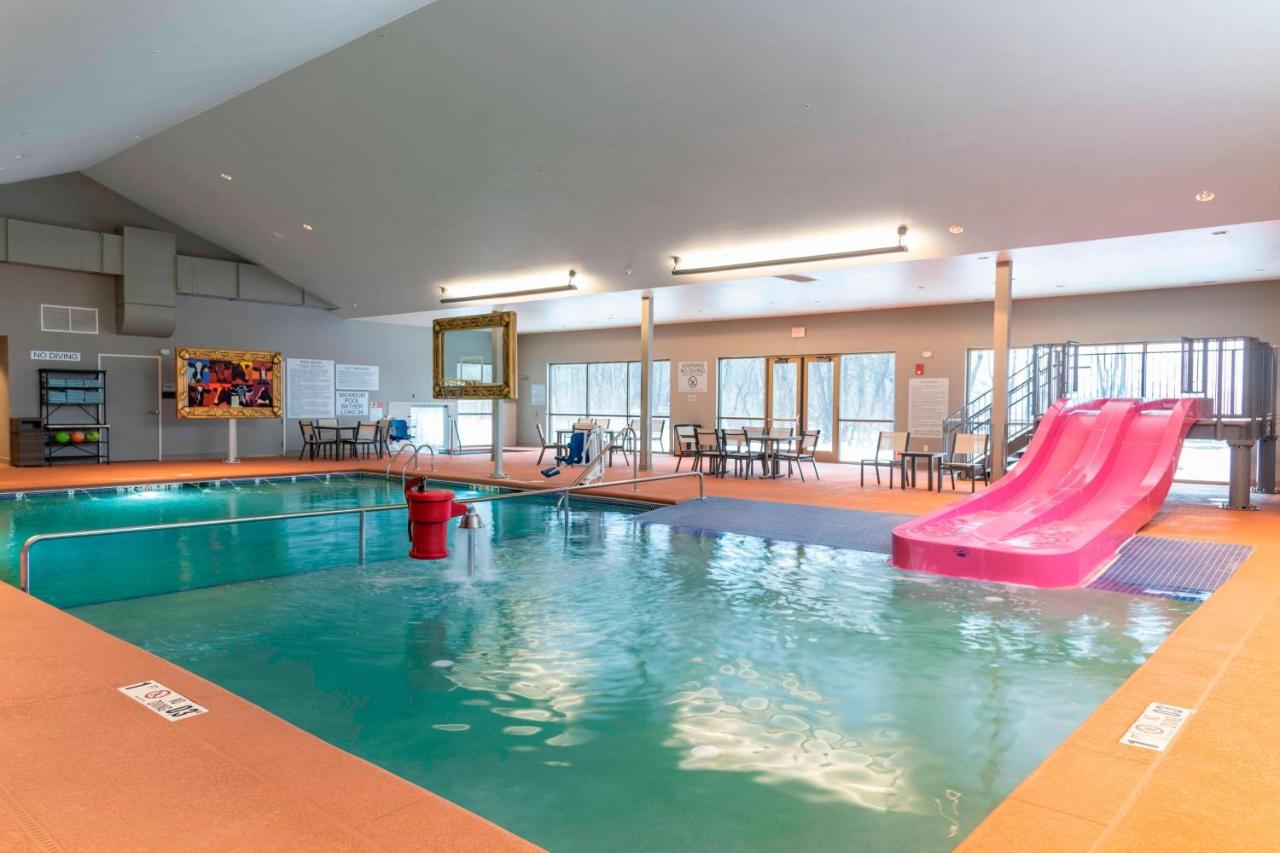 | Fairfield Inn & Suites by Marriott Fair Oaks Farms