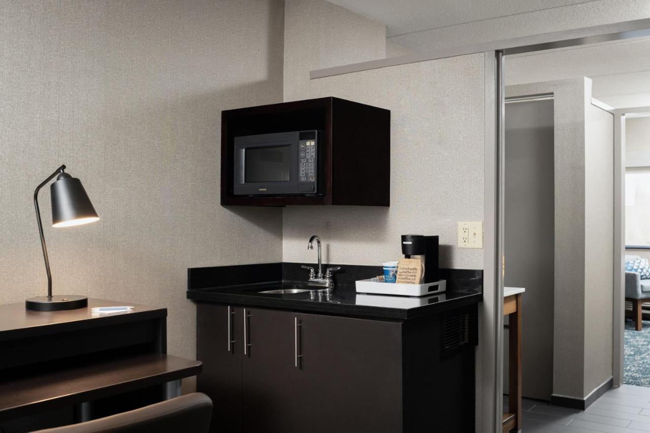 1 Bedroom Suite, 1 King, Sofa bed at Four Points by Sheraton Milwaukee North Shore