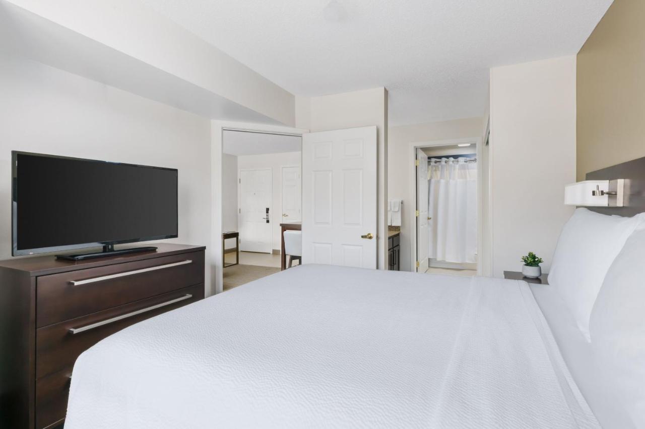 One-Bedroom Queen Suite with Sofa Bed at Residence Inn by Marriott Gaithersburg Washingtonian Center