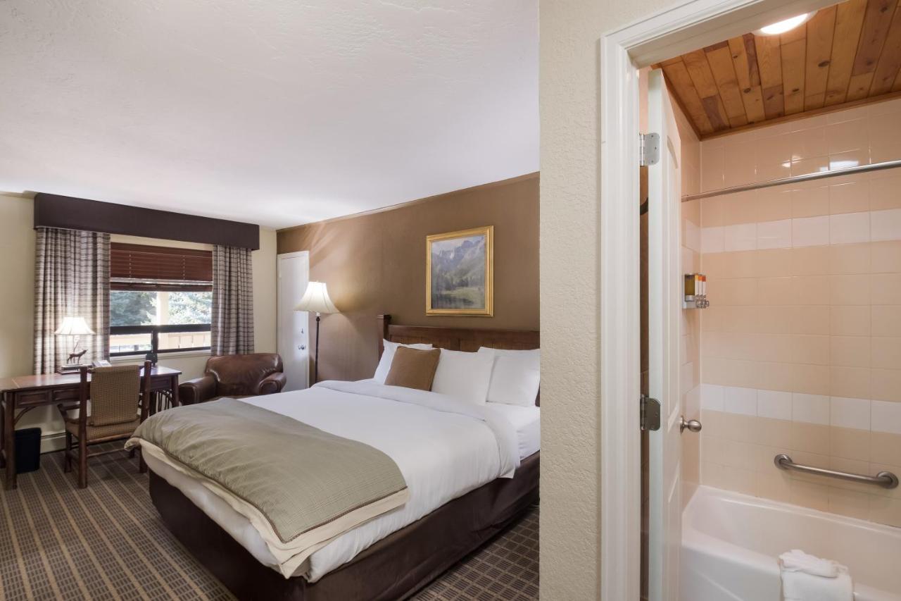 Classic Room, 1 Queen Bed at The Inn at Tomichi Village