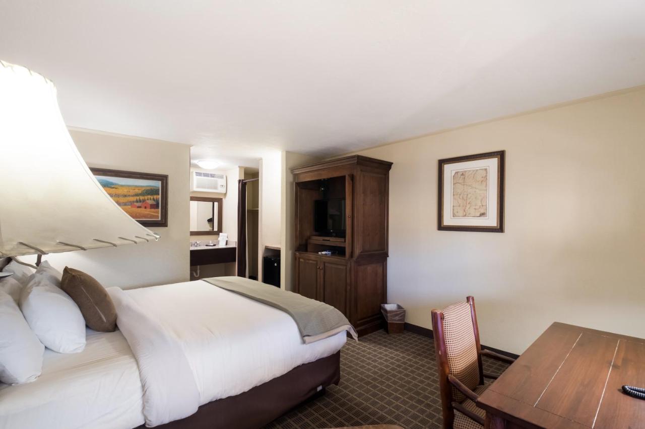 Classic Room, 1 Queen Bed at The Inn at Tomichi Village