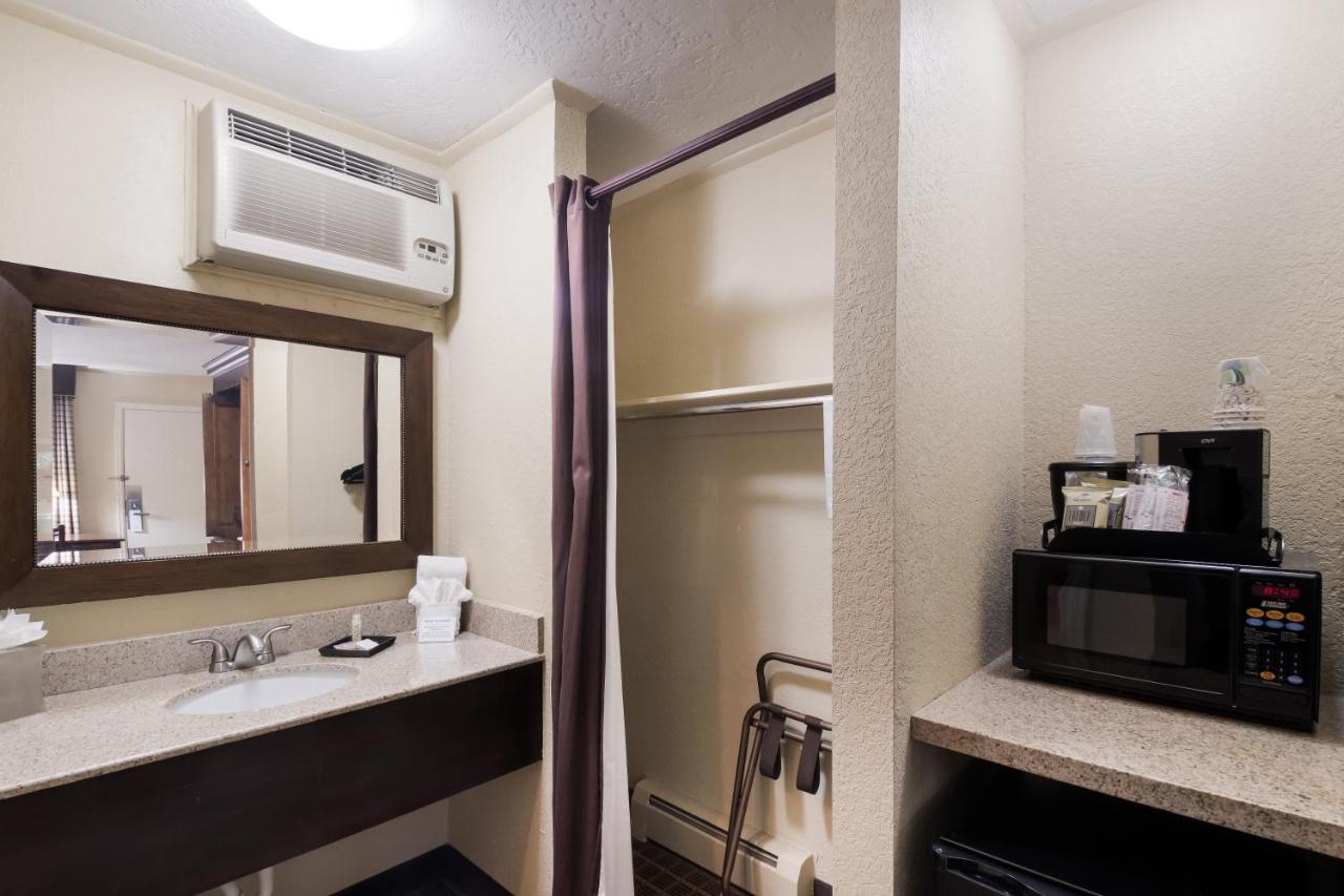 Classic Room, 1 Queen Bed at The Inn at Tomichi Village