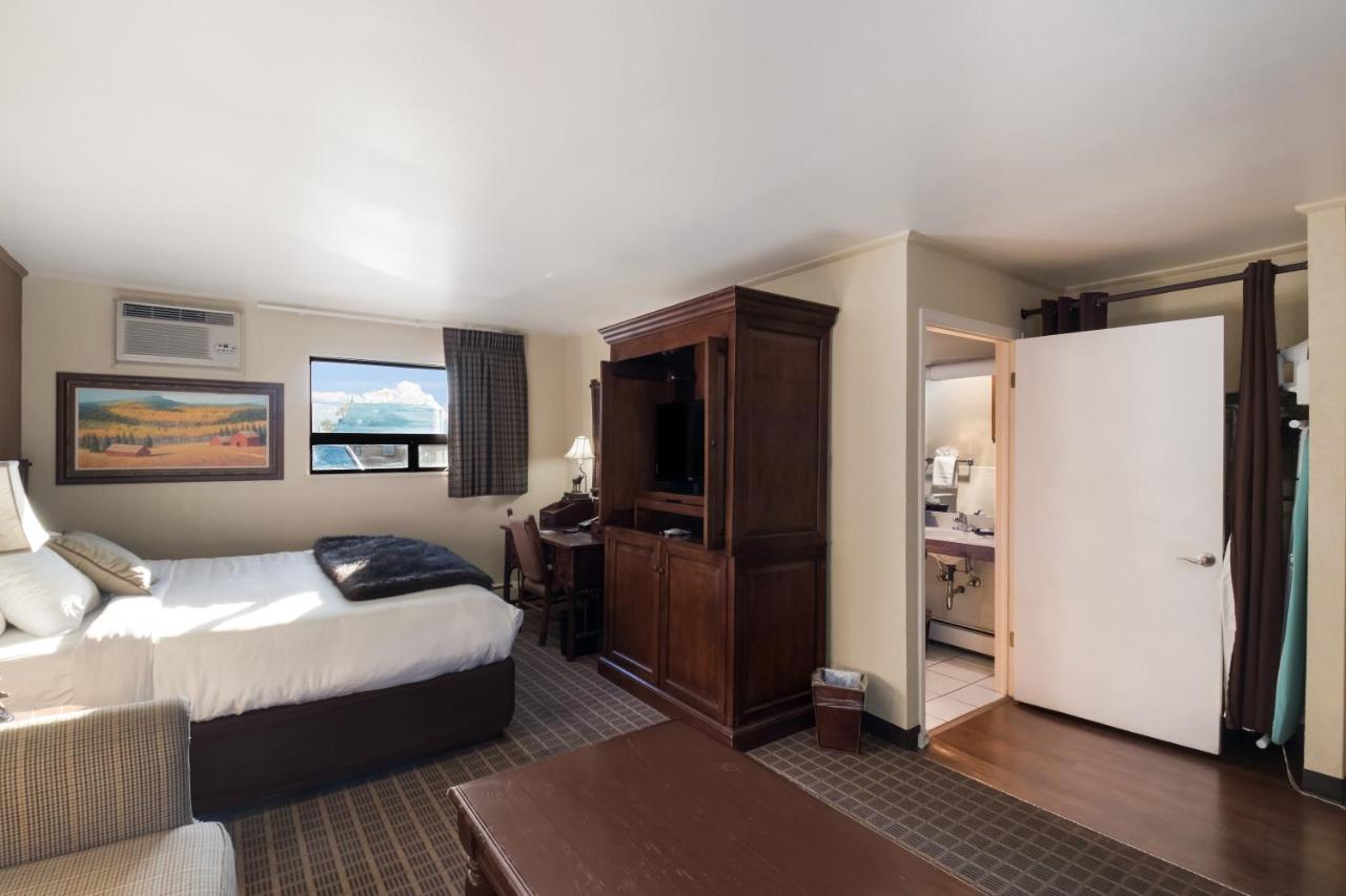 Signature Room, 1 King Bed, Disability Access at The Inn at Tomichi Village